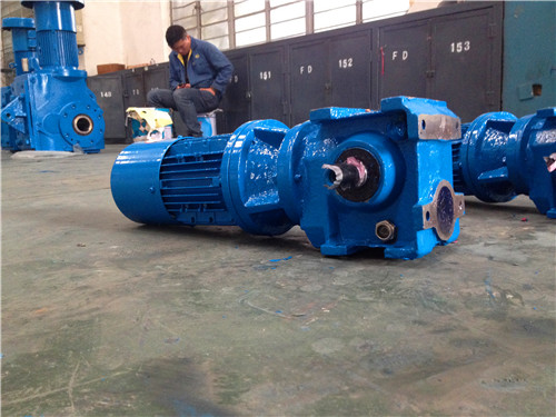 冷卻塔專用減速機的工作環(huán)境對其性能有何影響？